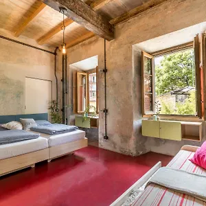 Un Posto A Hostal Milán