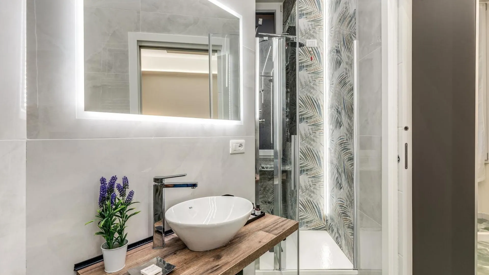 Adriana 5 Luxury Rooms Rome 0*,  Italy