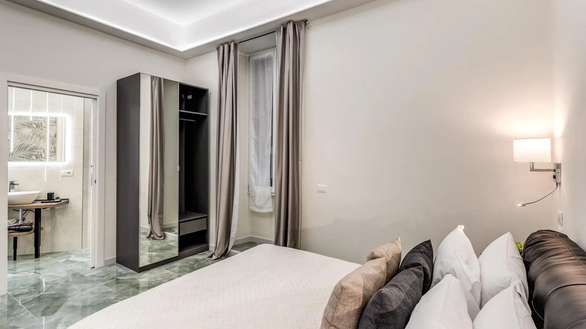 Adriana 5 Luxury Rooms Roma 0*,